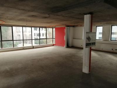 ARRIENDO Oficina en Obra Gruesa de 121,23 m2 – Metro Tobalaba, 121 mt2