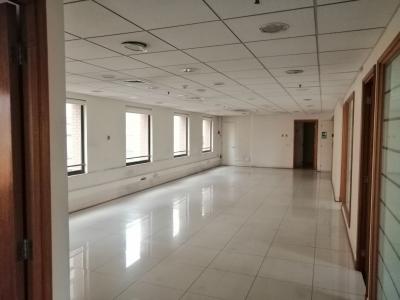 ARRIENDO Oficina Habilitada de 228,10 m2 – Metro Pedro de Valdivia, 228 mt2, 6 habitaciones