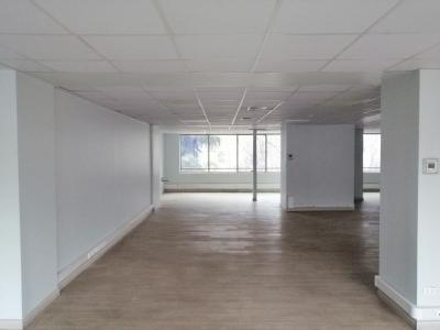 ARRIENDO Oficina Habilitada con Privados de 255,36 m2 – Metro Pedro de Valdivia, 255 mt2, 3 habitaciones