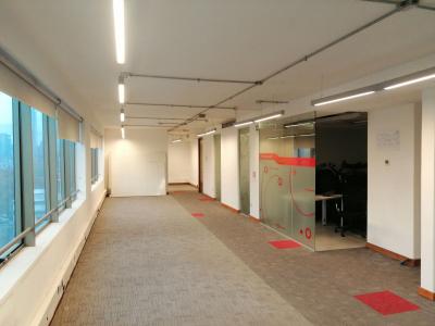 ARRIENDO Oficina Habilitada con Privados de 515,34 m2 – Metro Pedro de Valdivia, 515 mt2, 18 habitaciones