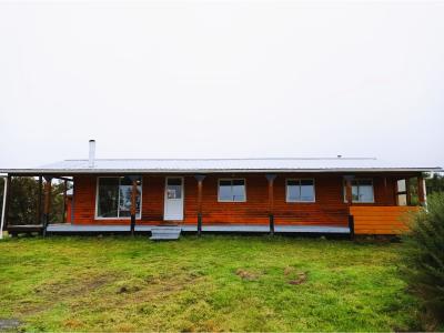 Se vende hermosa casa en parcela de media hectarea en Chiloé, 3 habitaciones