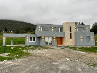 EXCELENTE PROPIEDAD EN CONDOMINIO EN ZAPALLAR, CURICÓ, 300 mt2, 5 habitaciones