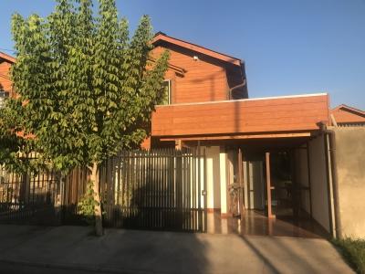 Casa 2 pisos, 2 dormitorios y Local Comercial en Curicó, 2 habitaciones