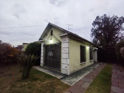 Oportunidad sólida casa en Metro Lo Ovalle, 220 mt2, 4 habitaciones