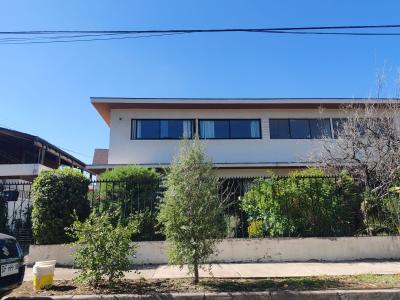 Se vende Acogedora casa en Las Condes, 137 mt2, 4 habitaciones