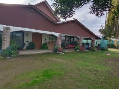 Amplia casa de un piso en sector rural sector Los Maitenes, 400 mt2, 4 habitaciones