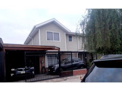 Gestimob vende amplia casa en Jardines de Santa María, 4 habitaciones