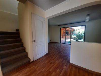 GRACE KELM vende Casa impecable 3d 3b C/3 estacionamientos  patio y quincho  en Peñaflor, 90 mt2, 3 habitaciones
