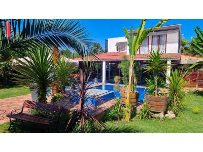 Hermosa Casa con piscina, loft y varios adicionales Sector El Abra, Requinoa - VI Región ideal negocio o Familia grande - QVAL, 360 mt2, 7 habitaciones
