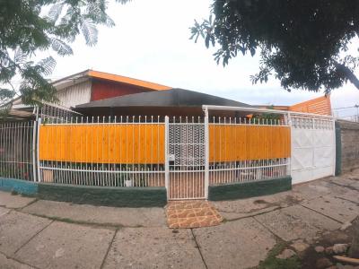Av. Ejercito Libertador con Los Comendadores, 210 mt2, 7 habitaciones