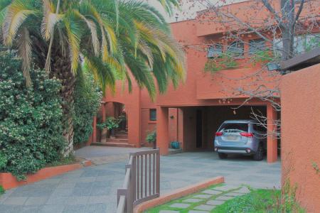 2 Casa en Venta en Colina Miravalle, Carlos Pena Otaegui, La Foresta, Los Dominicos – Wenlock School, Juanita de Los Andes., 1525 mt2, 8 habitaciones