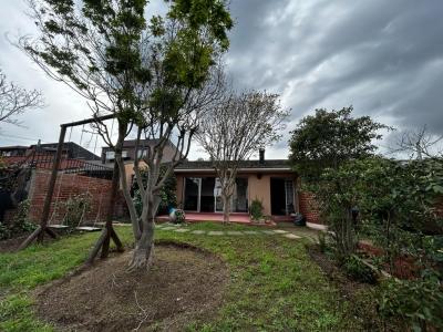 Se vende hermosa casa en sector Los Almendros, Reñaca, 137 mt2, 3 habitaciones
