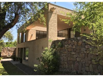 Se vende espectacular casa en Lo Curro, 450 mt2, 6 habitaciones