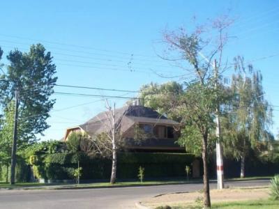 Se vende Amplia casa sector Rauquén, 385 mt2, 4 habitaciones