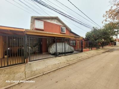 Se vende casa con amplio patio en Metro El Sol, 103 mt2, 4 habitaciones